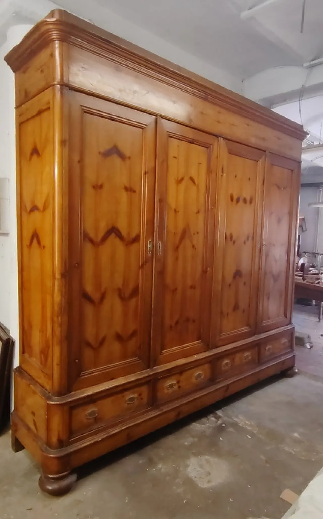 Armadio in larice con 4 ante e 4 cassetti, '800 10