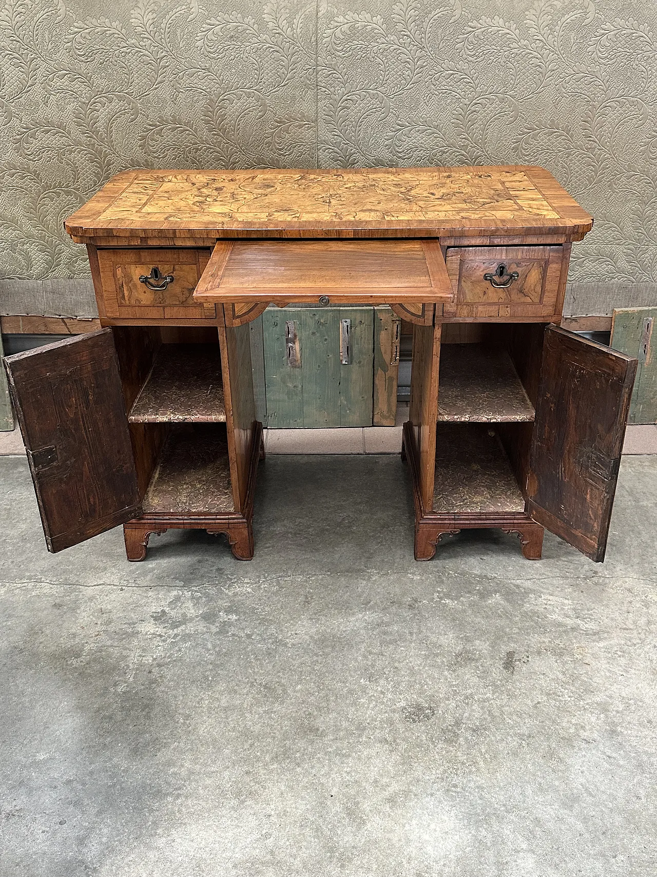 Louis XVI center desk in walnut root, Veneto, late 18th century 12