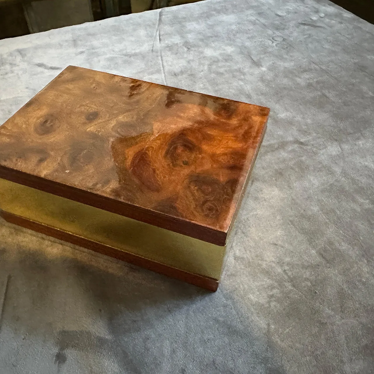 Mid-Century Modern walnut root and gilt metal luxury box, 1970s 5