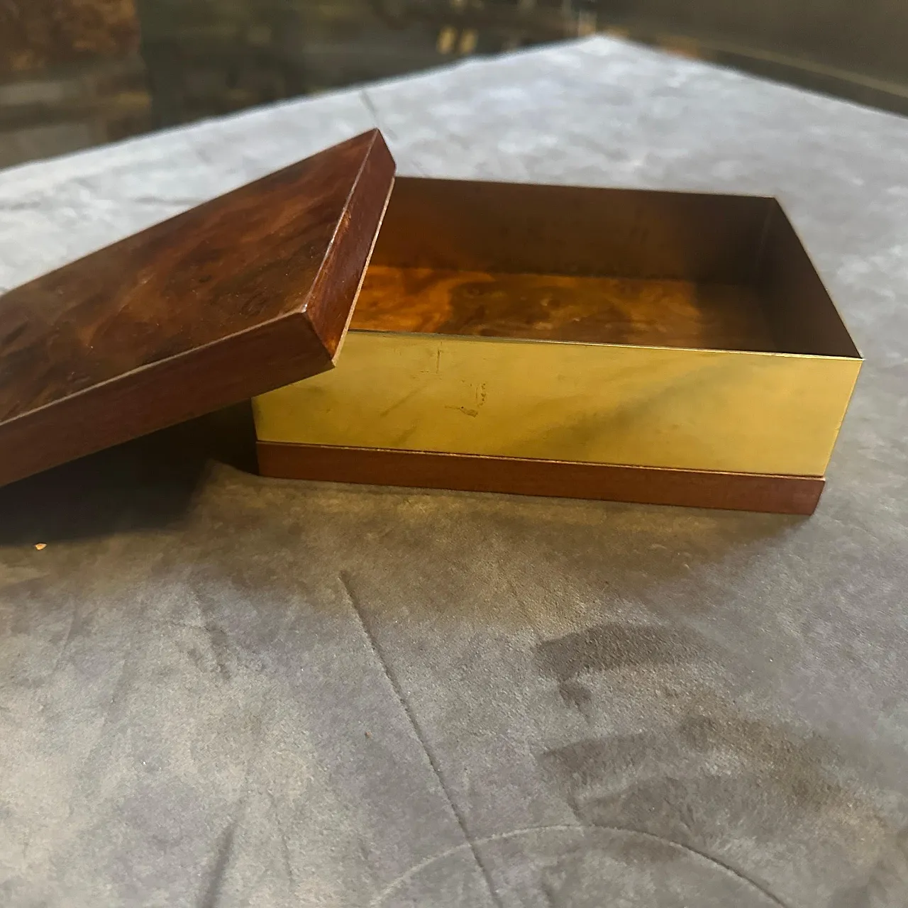 Mid-Century Modern walnut root and gilt metal luxury box, 1970s 7