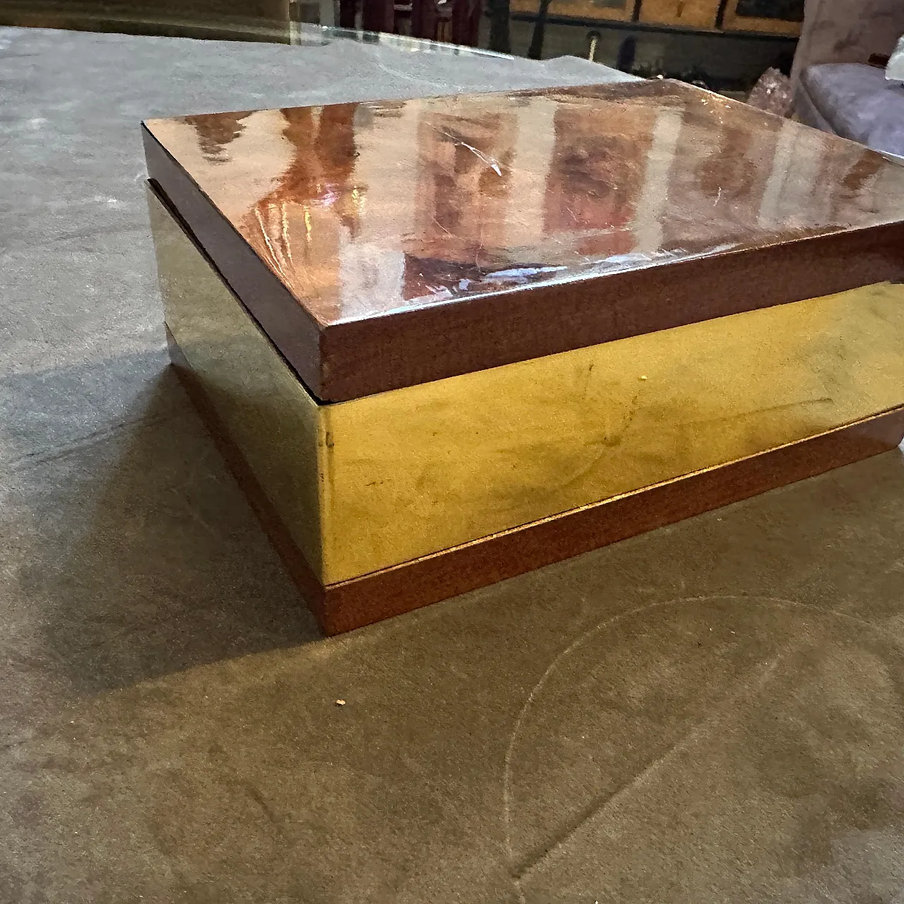 Mid-Century Modern walnut root and gilt metal luxury box, 1970s 8