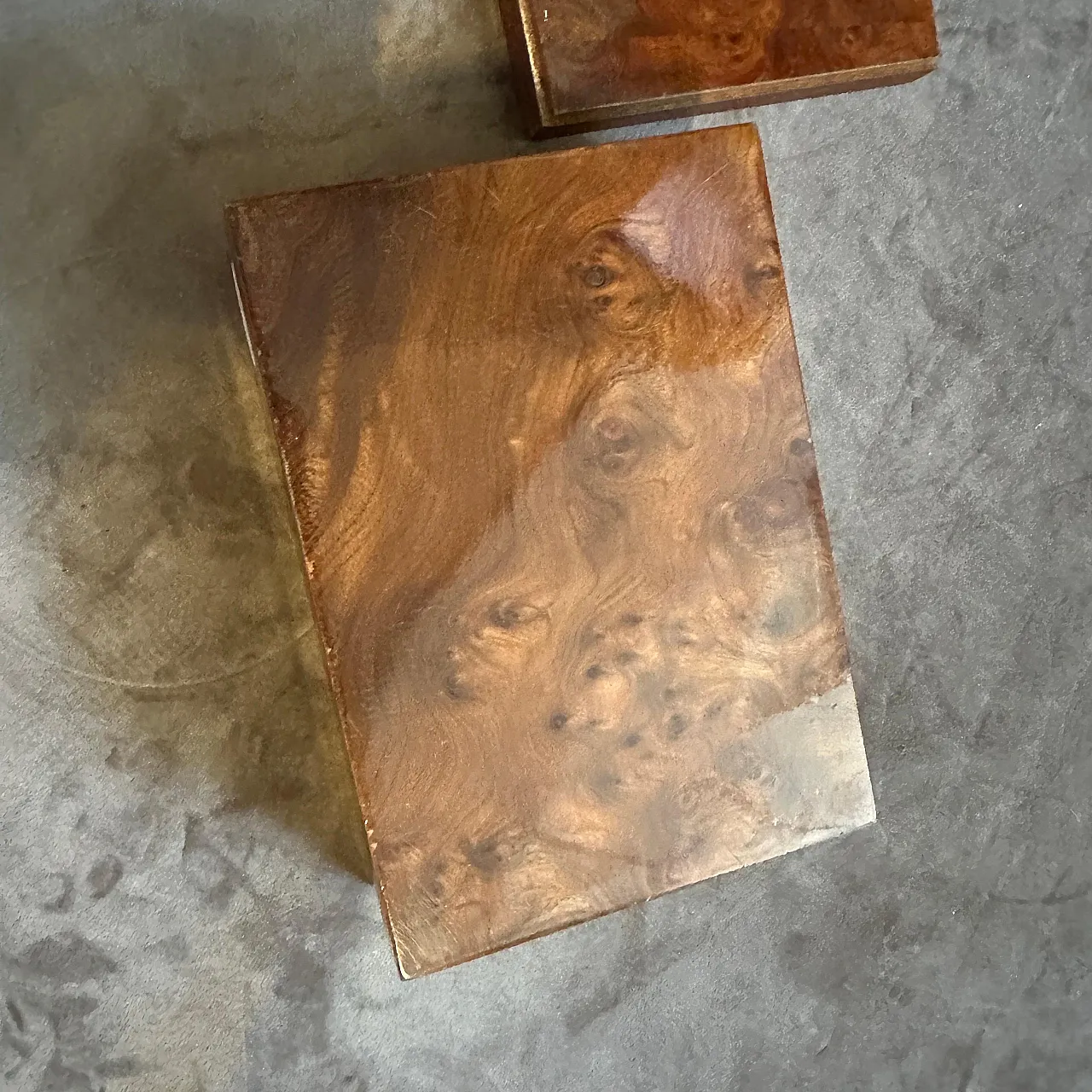 Mid-Century Modern walnut root and gilt metal luxury box, 1970s 10