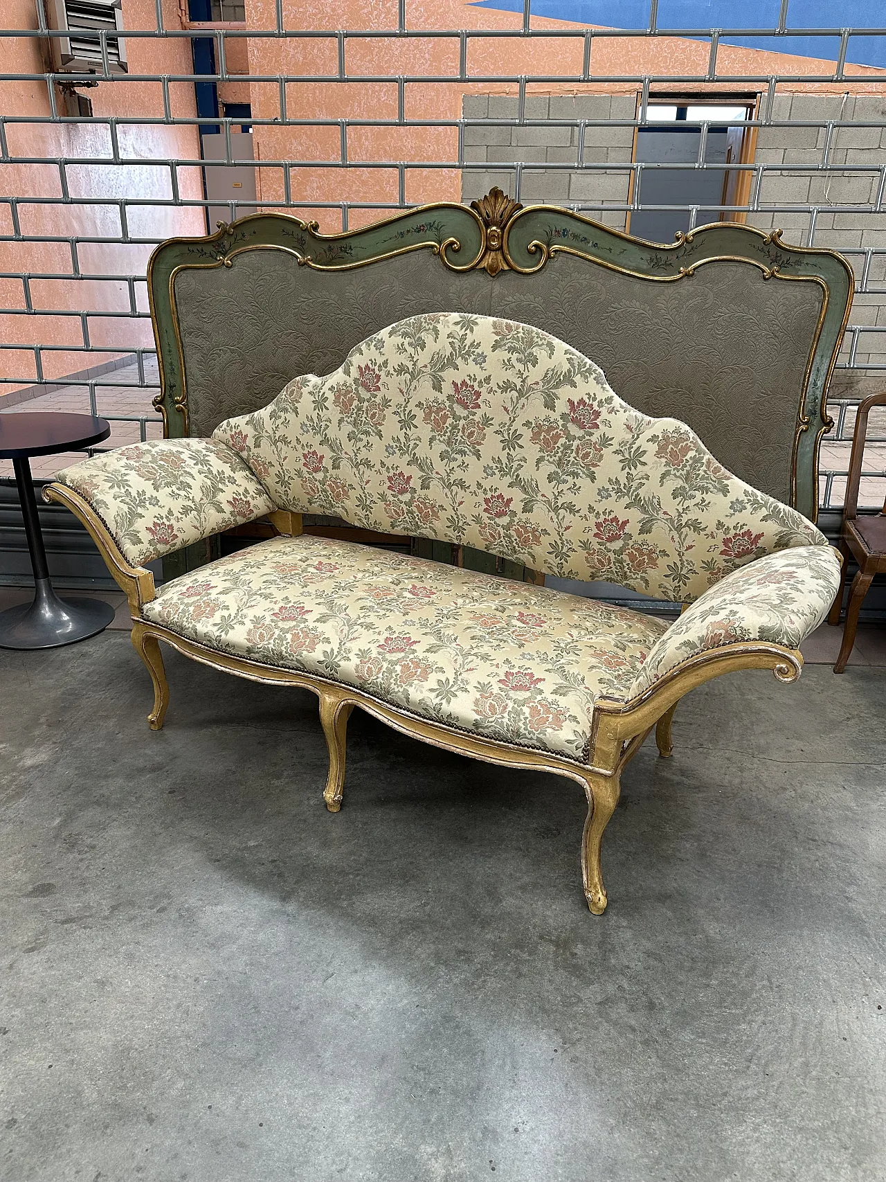 Louis XV sofa lacquered with silver profiles, fabric, Turin, mid-18th century 3