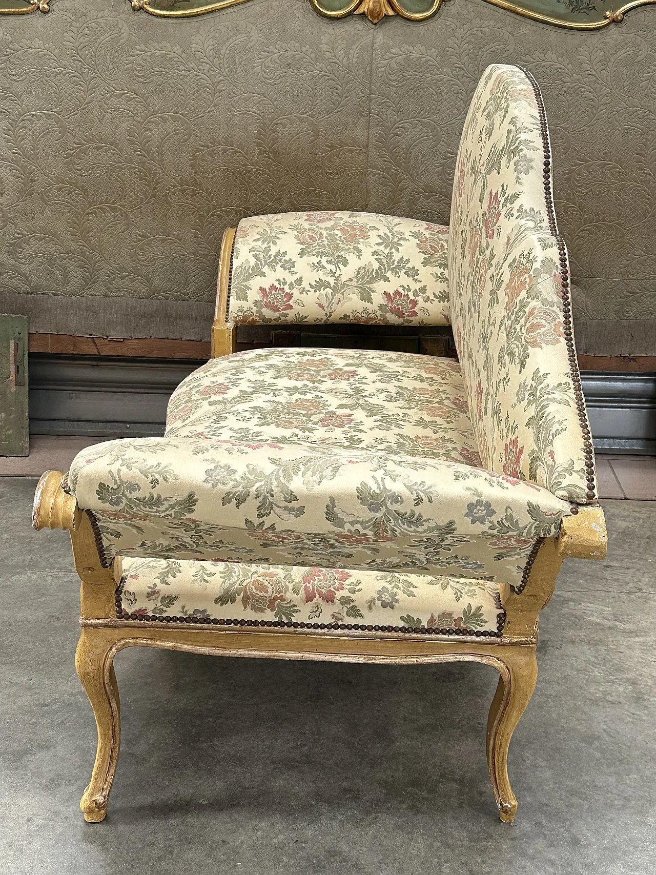 Louis XV sofa lacquered with silver profiles, fabric, Turin, mid-18th century 5