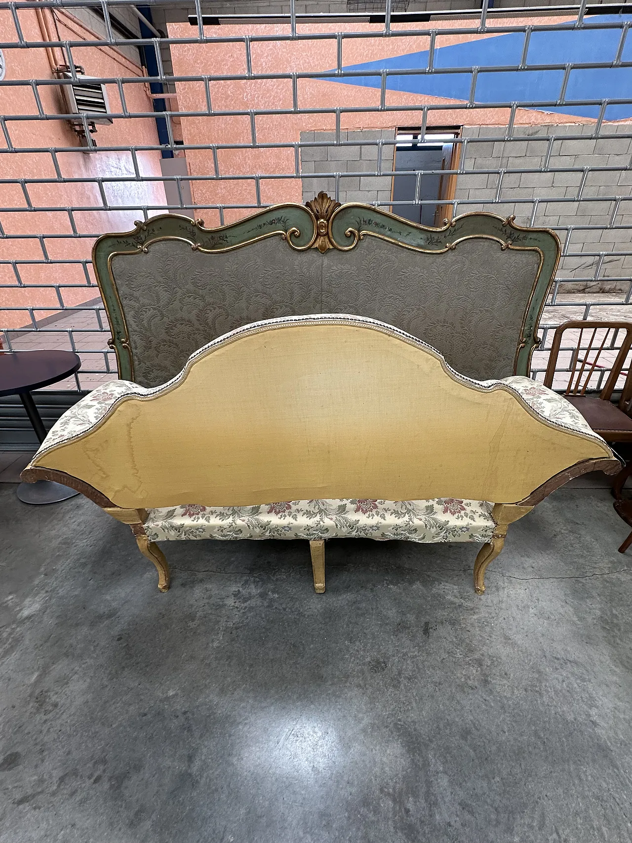 Louis XV sofa lacquered with silver profiles, fabric, Turin, mid-18th century 6