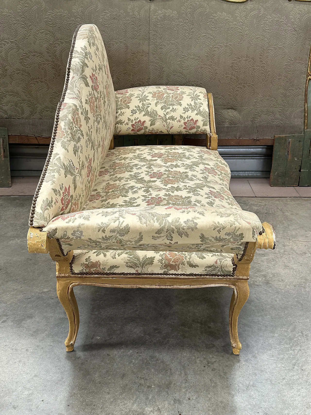 Louis XV sofa lacquered with silver profiles, fabric, Turin, mid-18th century 7