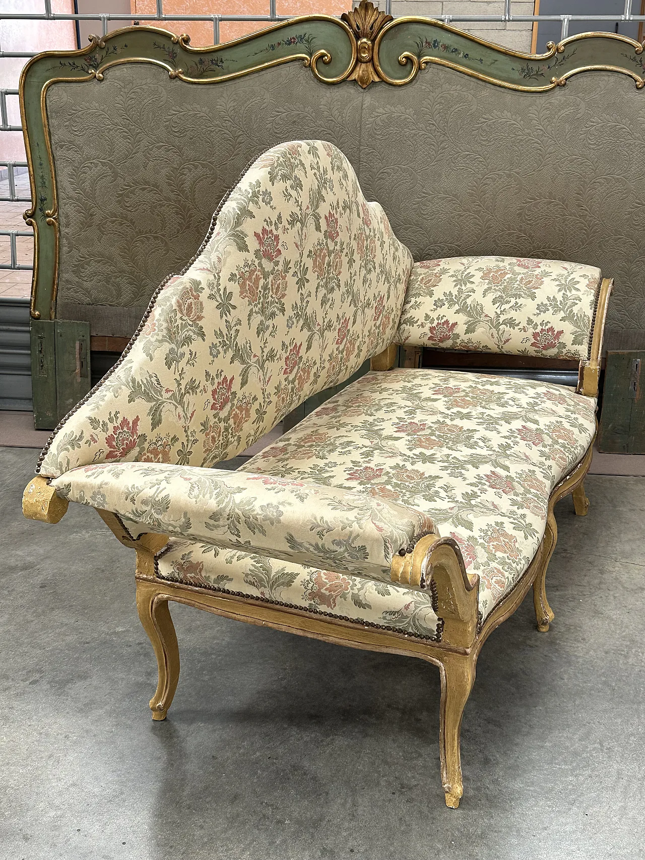 Louis XV sofa lacquered with silver profiles, fabric, Turin, mid-18th century 8