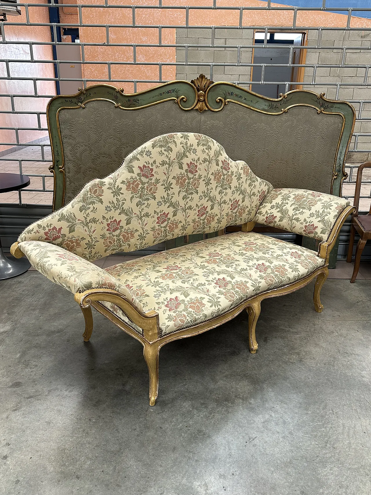 Louis XV sofa lacquered with silver profiles, fabric, Turin, mid-18th century 9
