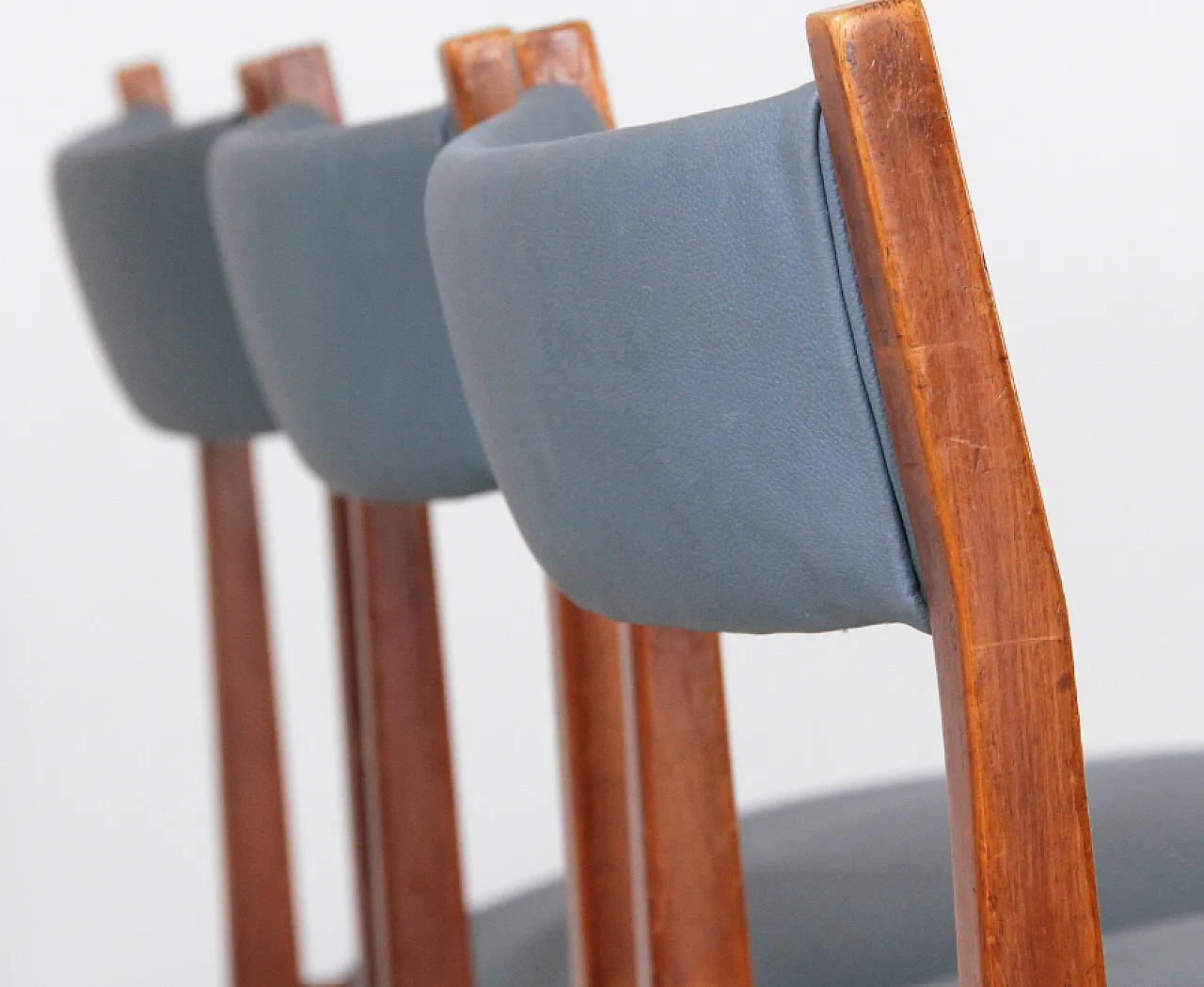 6 Dining chairs in the style of Gio Ponti, 1960s 8