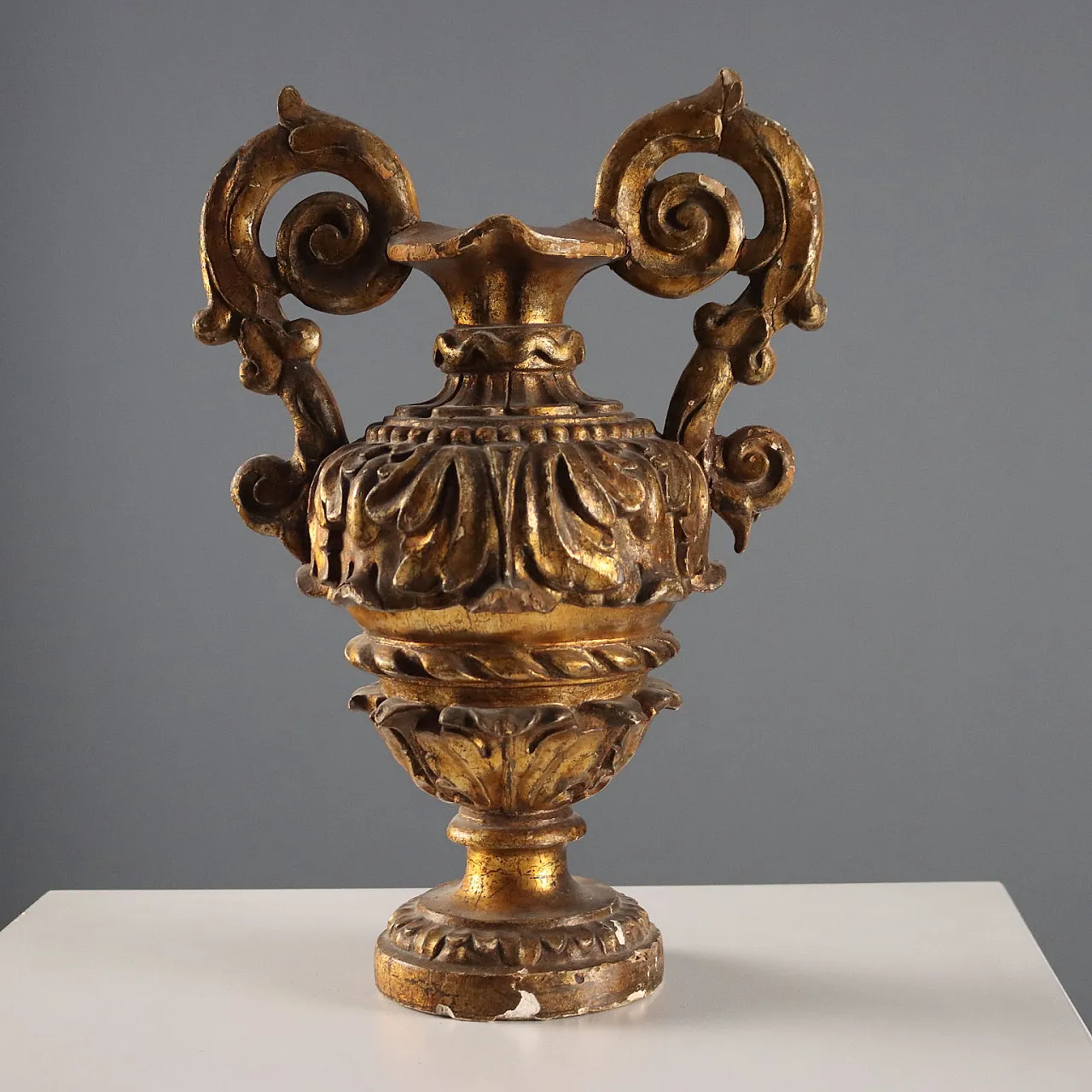 Baroque vase in carved and gilded wood, 18th century 1
