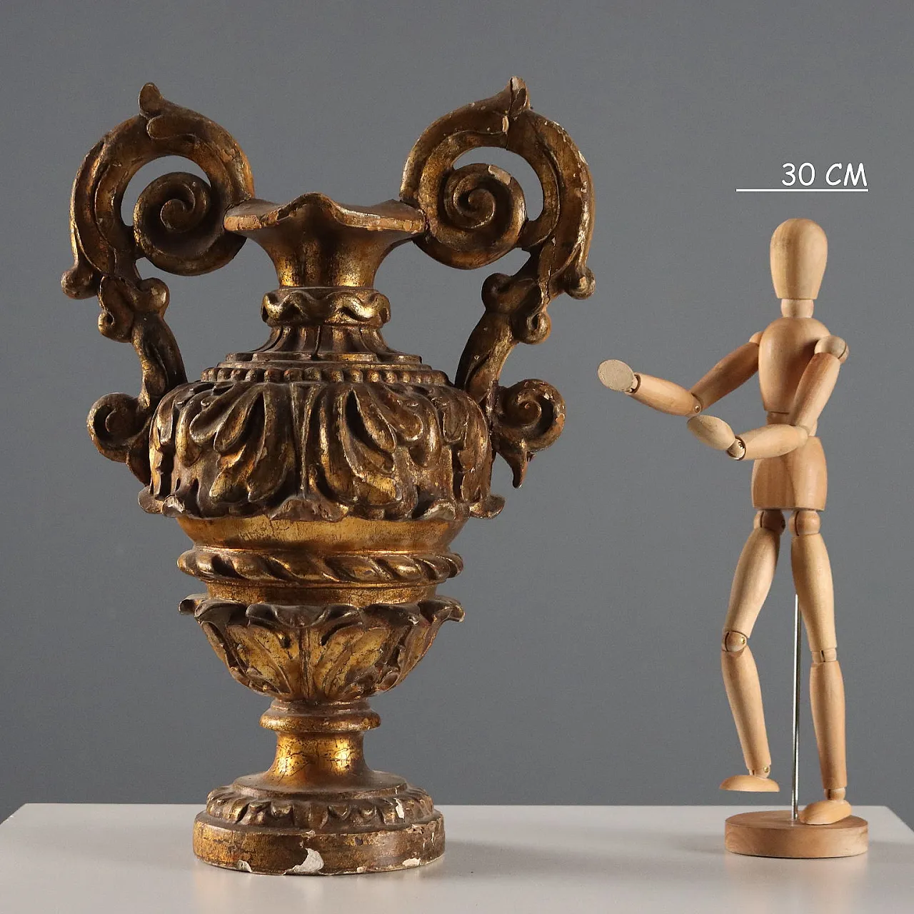 Baroque vase in carved and gilded wood, 18th century 2