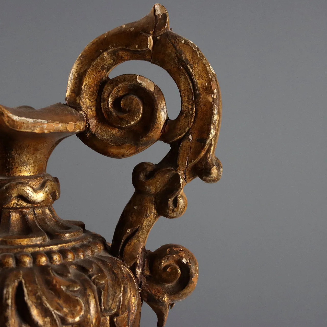 Baroque vase in carved and gilded wood, 18th century 3