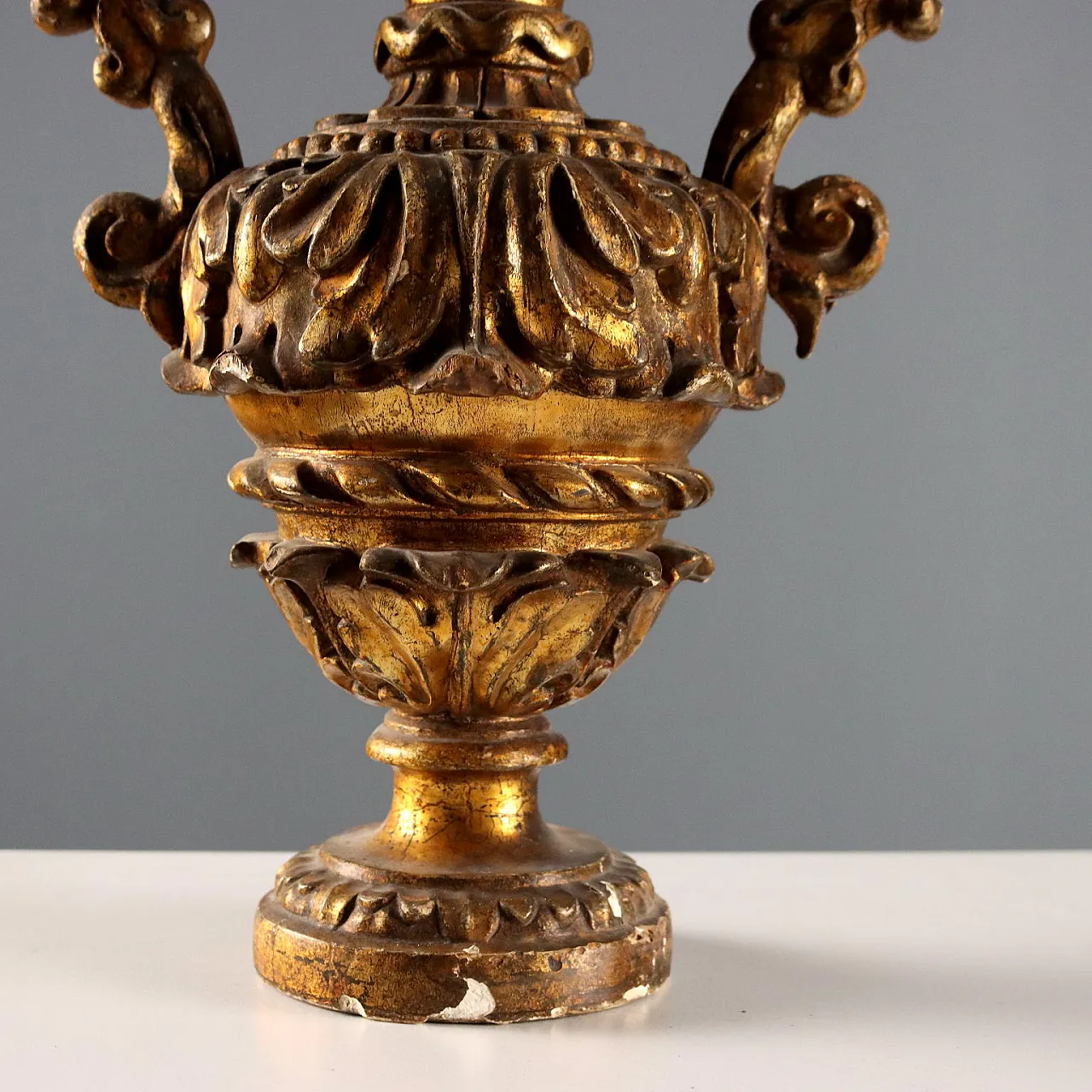 Baroque vase in carved and gilded wood, 18th century 5