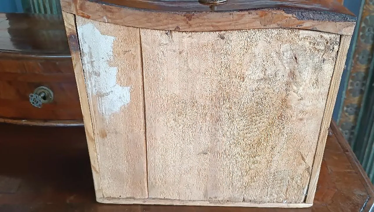 Comò impiallacciato e intarsiato, '700 7