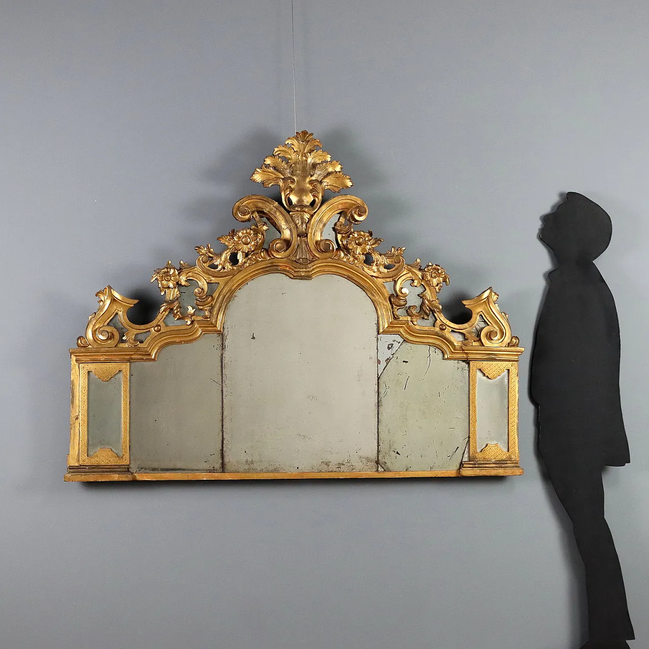 Carved and gilded wooden fireplace, 18th century 2