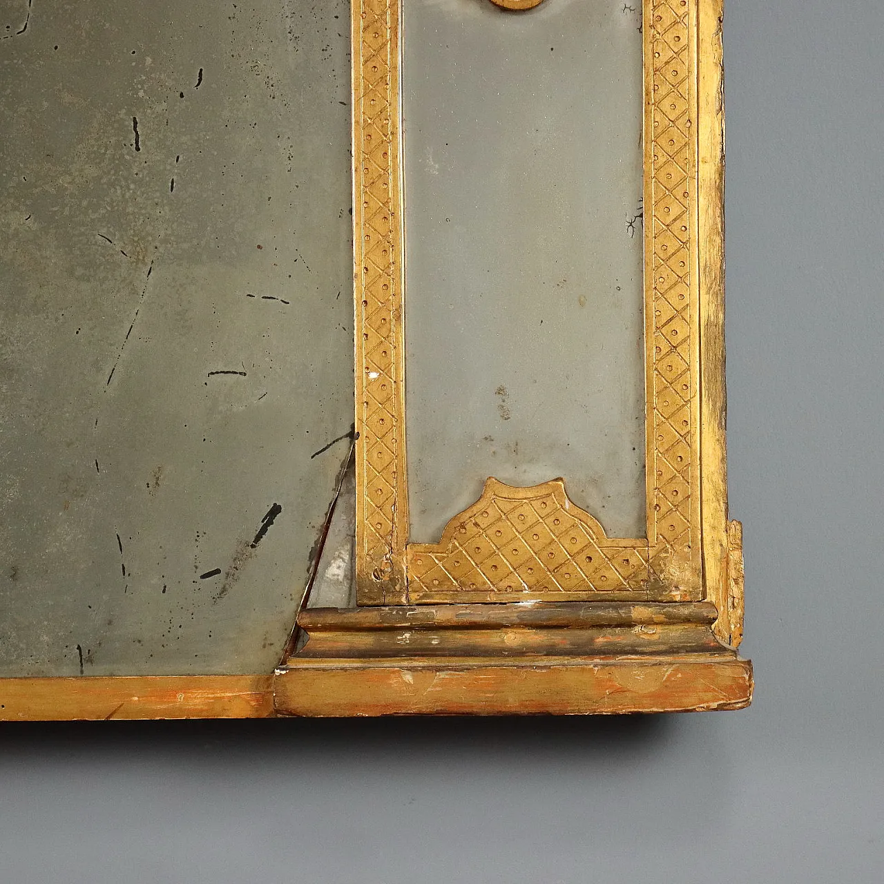 Carved and gilded wooden fireplace, 18th century 8