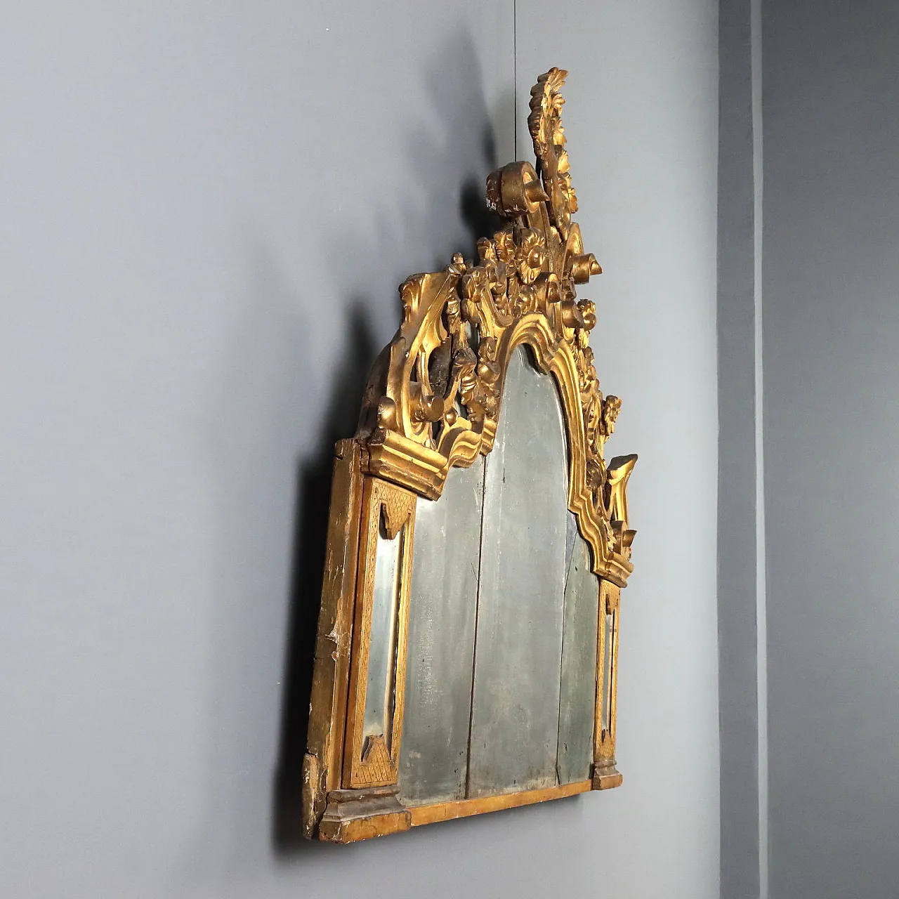 Carved and gilded wooden fireplace, 18th century 9