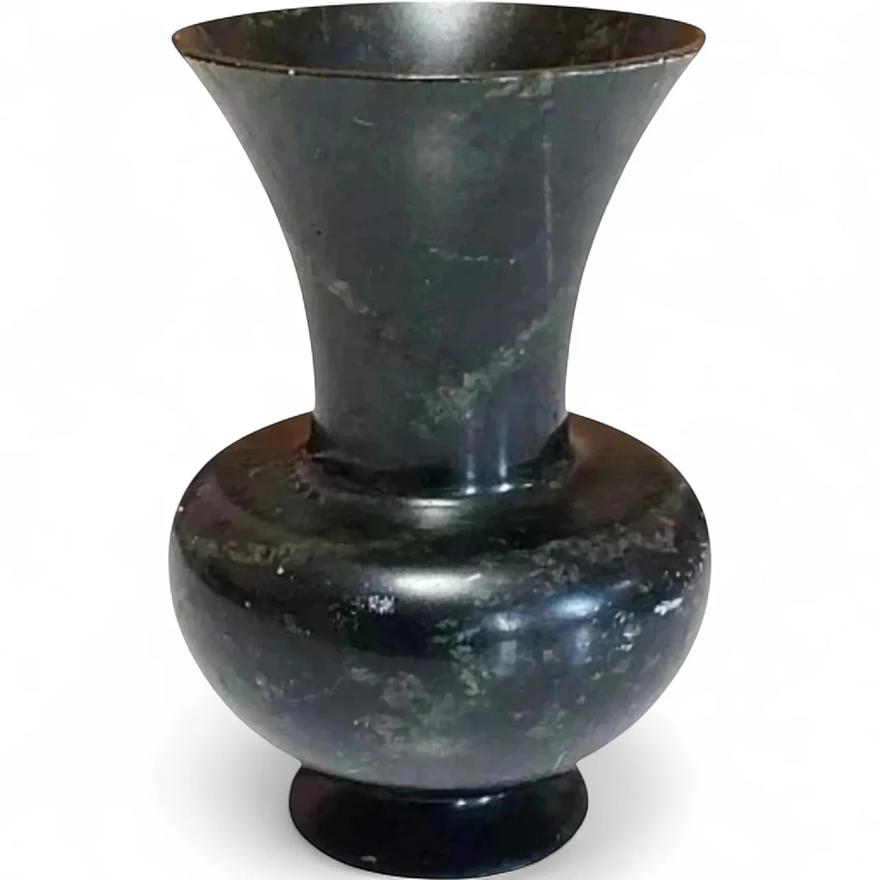 Spinach green nephrite jade vase,  17th century 23