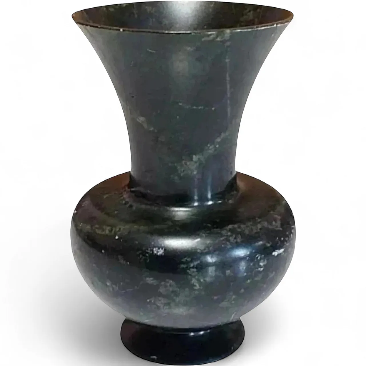 Spinach green nephrite jade vase,  17th century 24