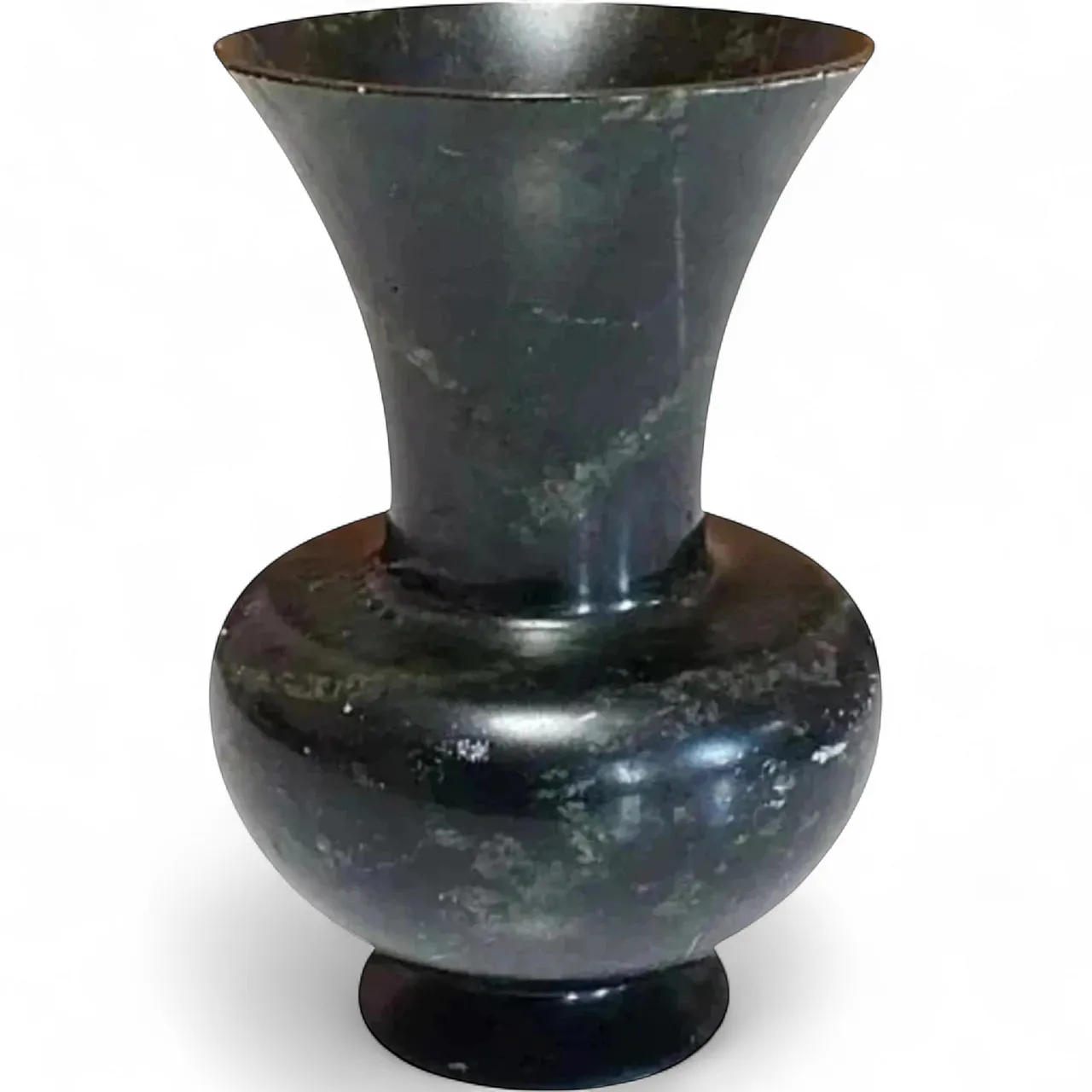 Spinach green nephrite jade vase,  17th century 25
