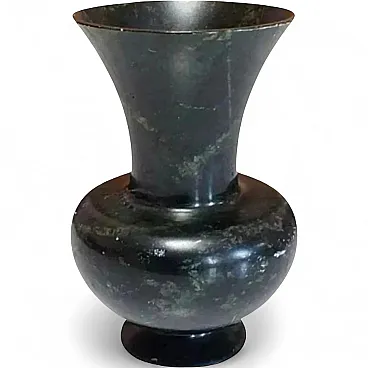 Spinach green nephrite jade vase,  17th century