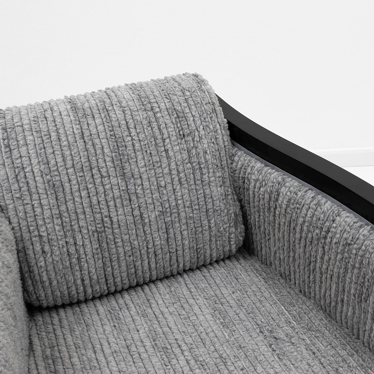 Pair of armchairs in lacquered wood and ribbed velvet, 1970s 8