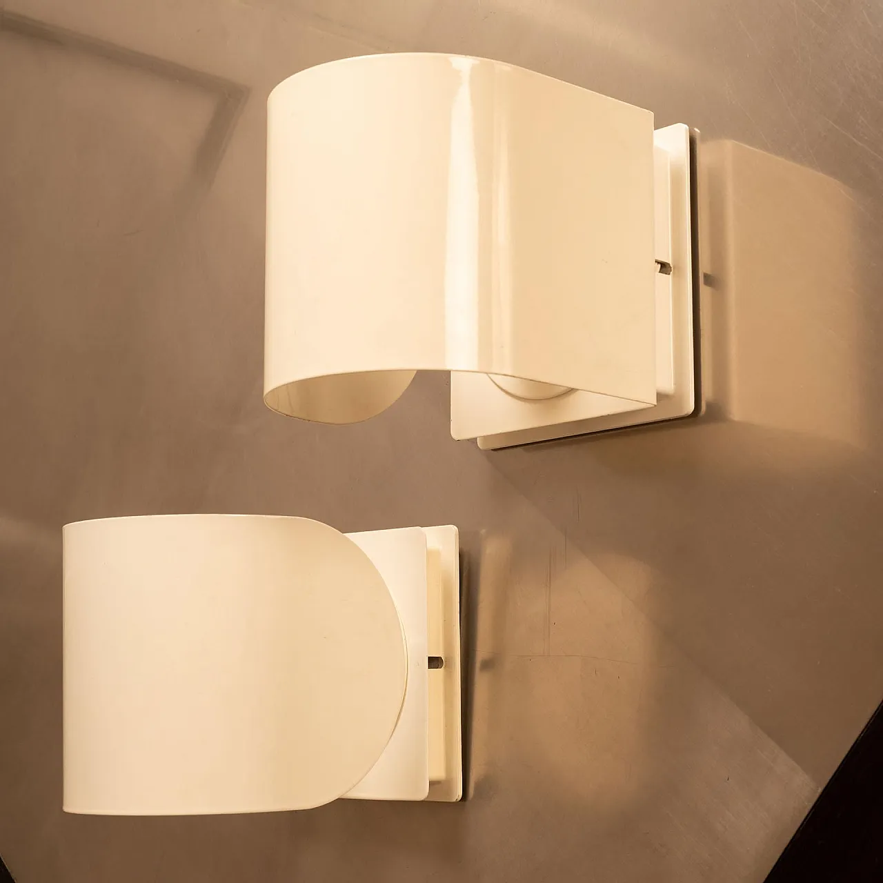 Pair of wall sconces, 1970s 2