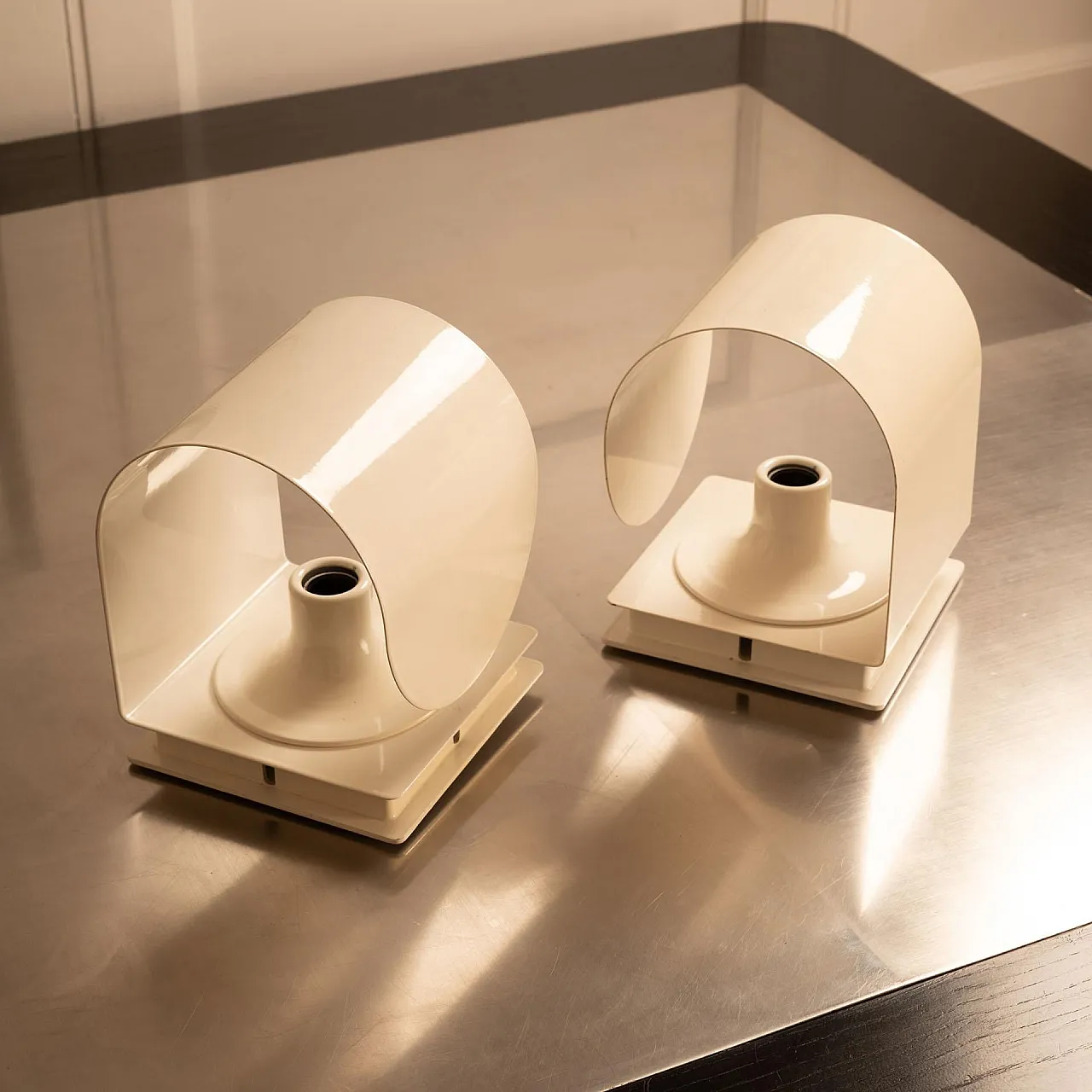 Pair of wall sconces, 1970s 3