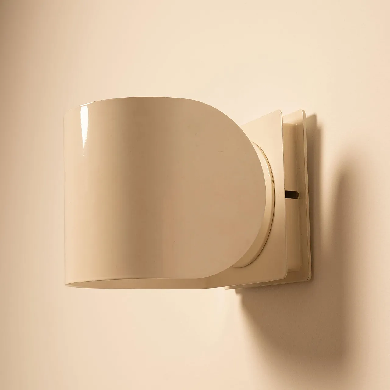 Pair of wall sconces, 1970s 9