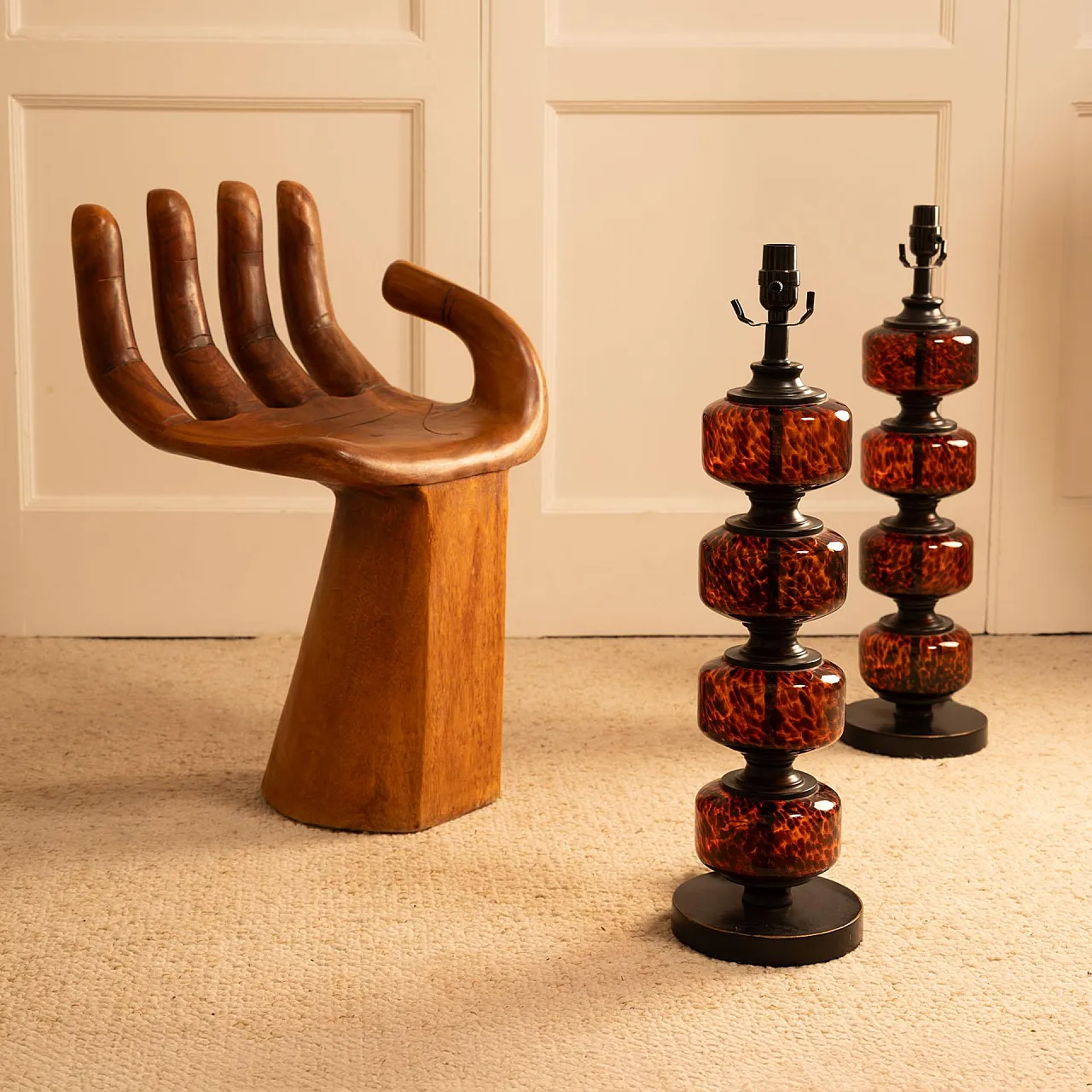 Wooden stool-chair in the shape of a hand, 20th century 2