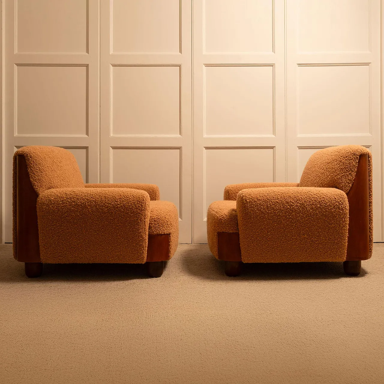 Coppia di poltrone in legno e bouclé, anni '70 3