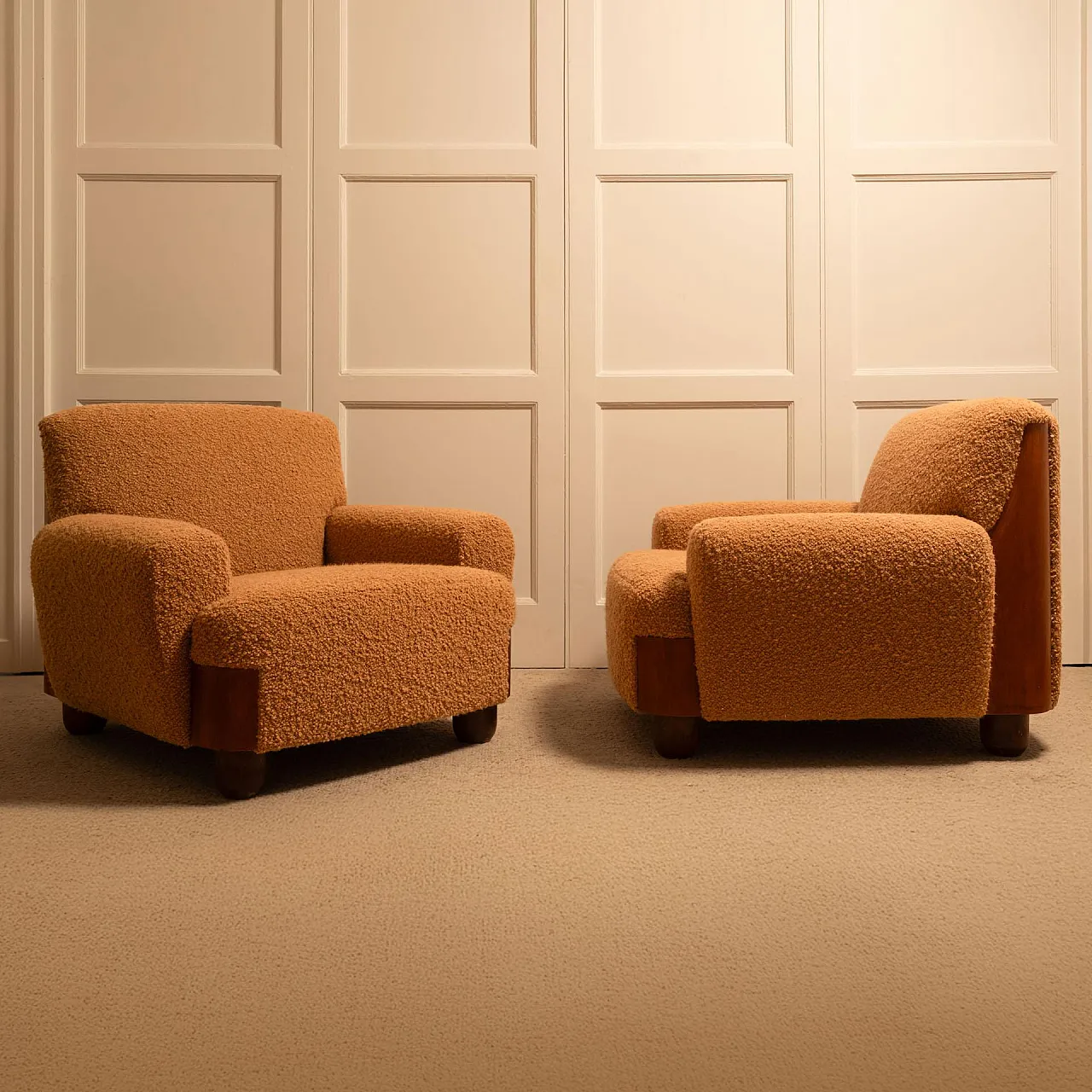 Coppia di poltrone in legno e bouclé, anni '70 4