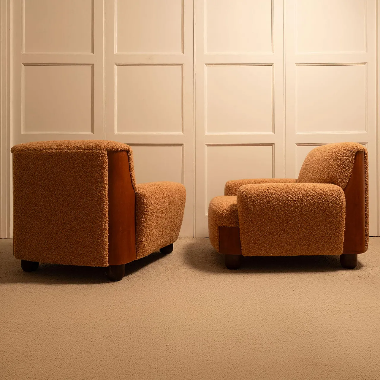 Coppia di poltrone in legno e bouclé, anni '70 5