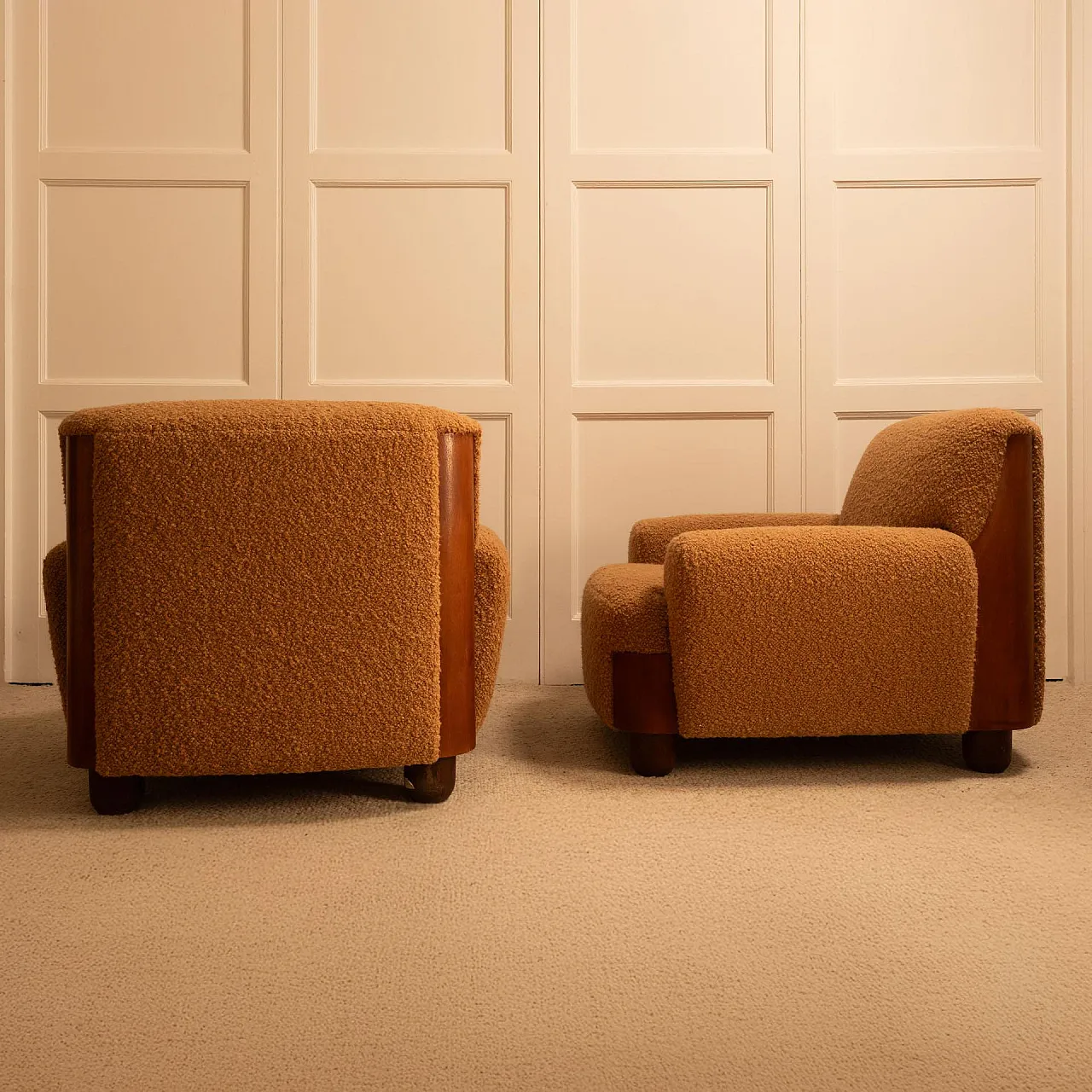 Coppia di poltrone in legno e bouclé, anni '70 6