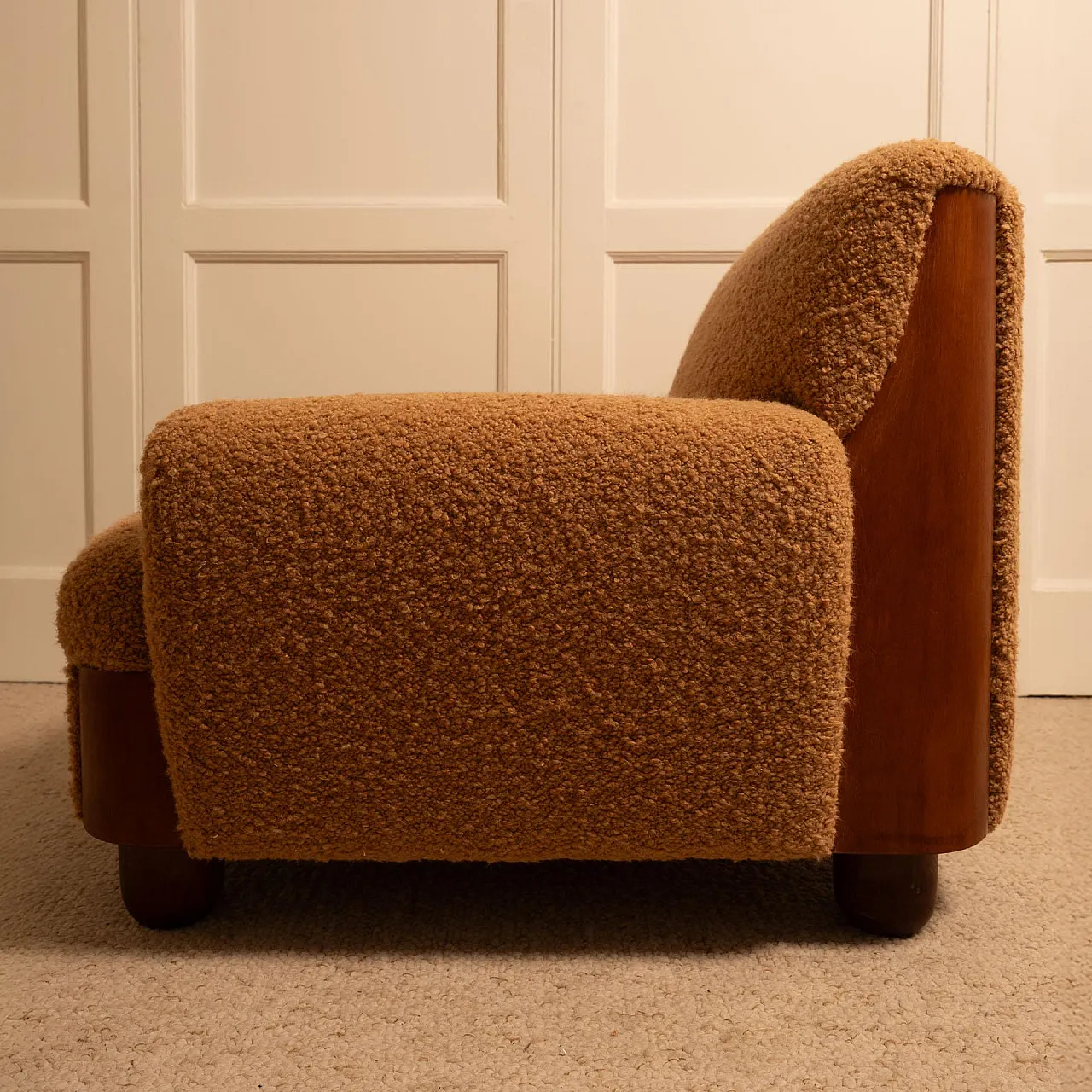 Coppia di poltrone in legno e bouclé, anni '70 12