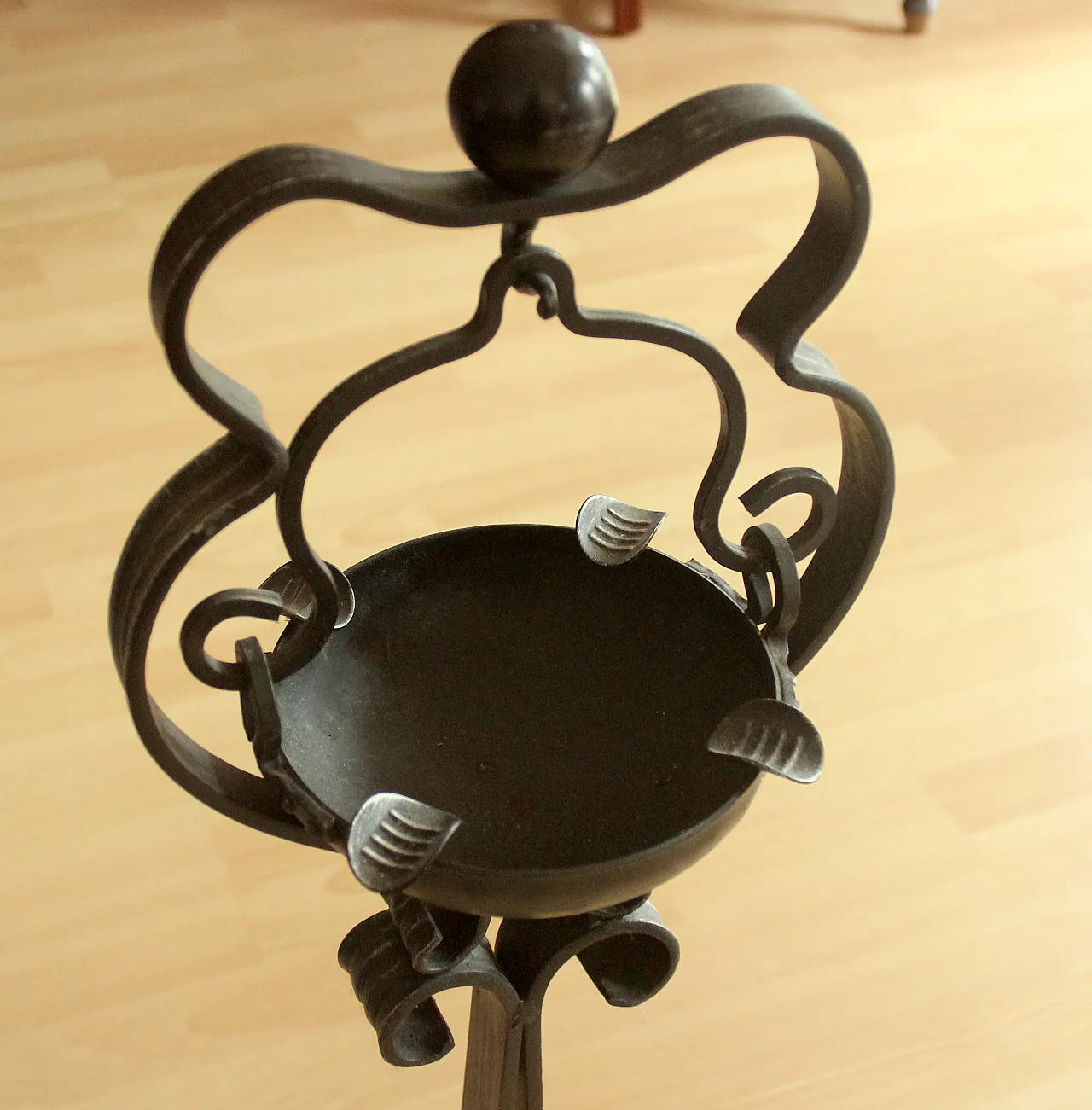 Mid Century handmade wrought iron stand ashtray, 60s 3