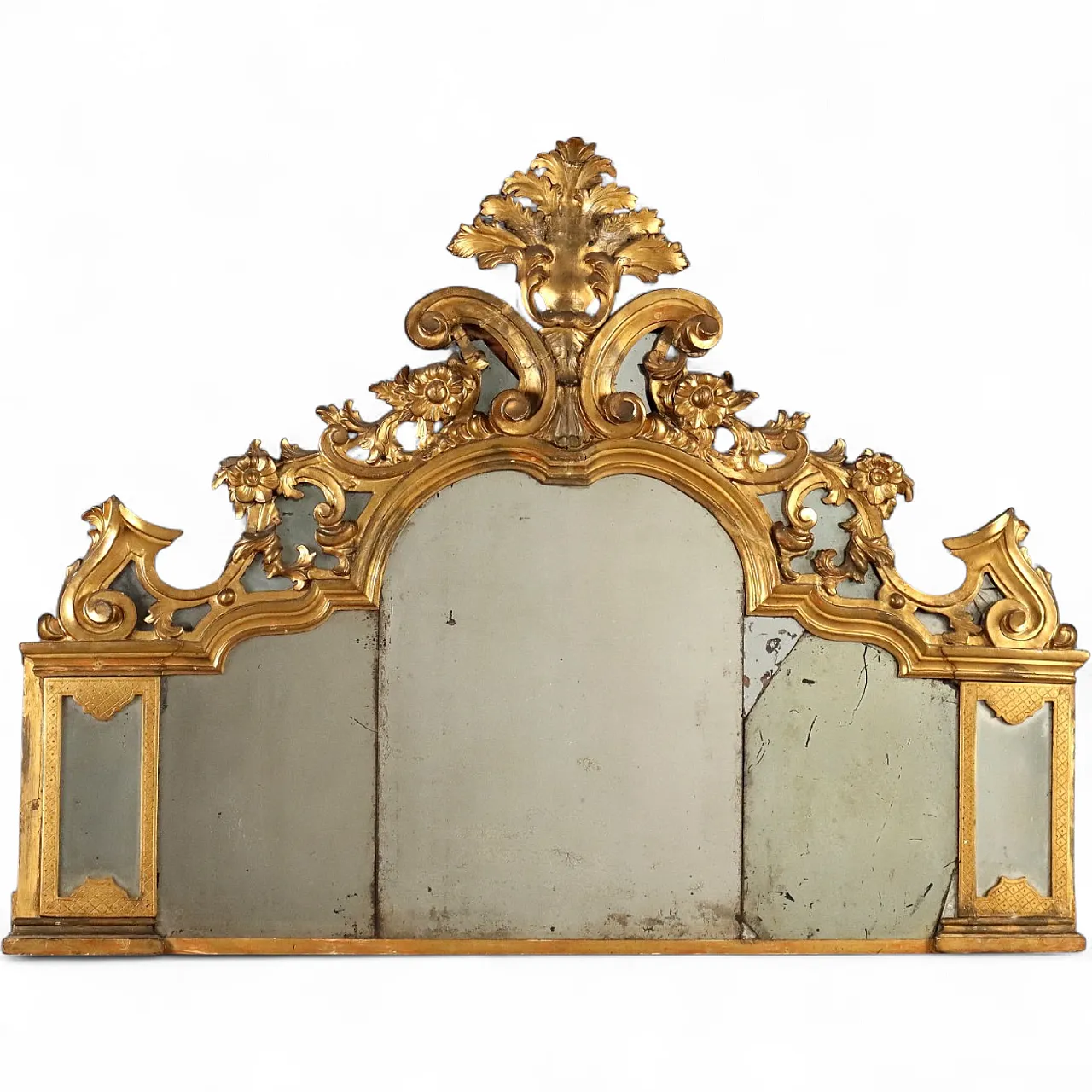 Carved and gilded wooden fireplace, 18th century 11