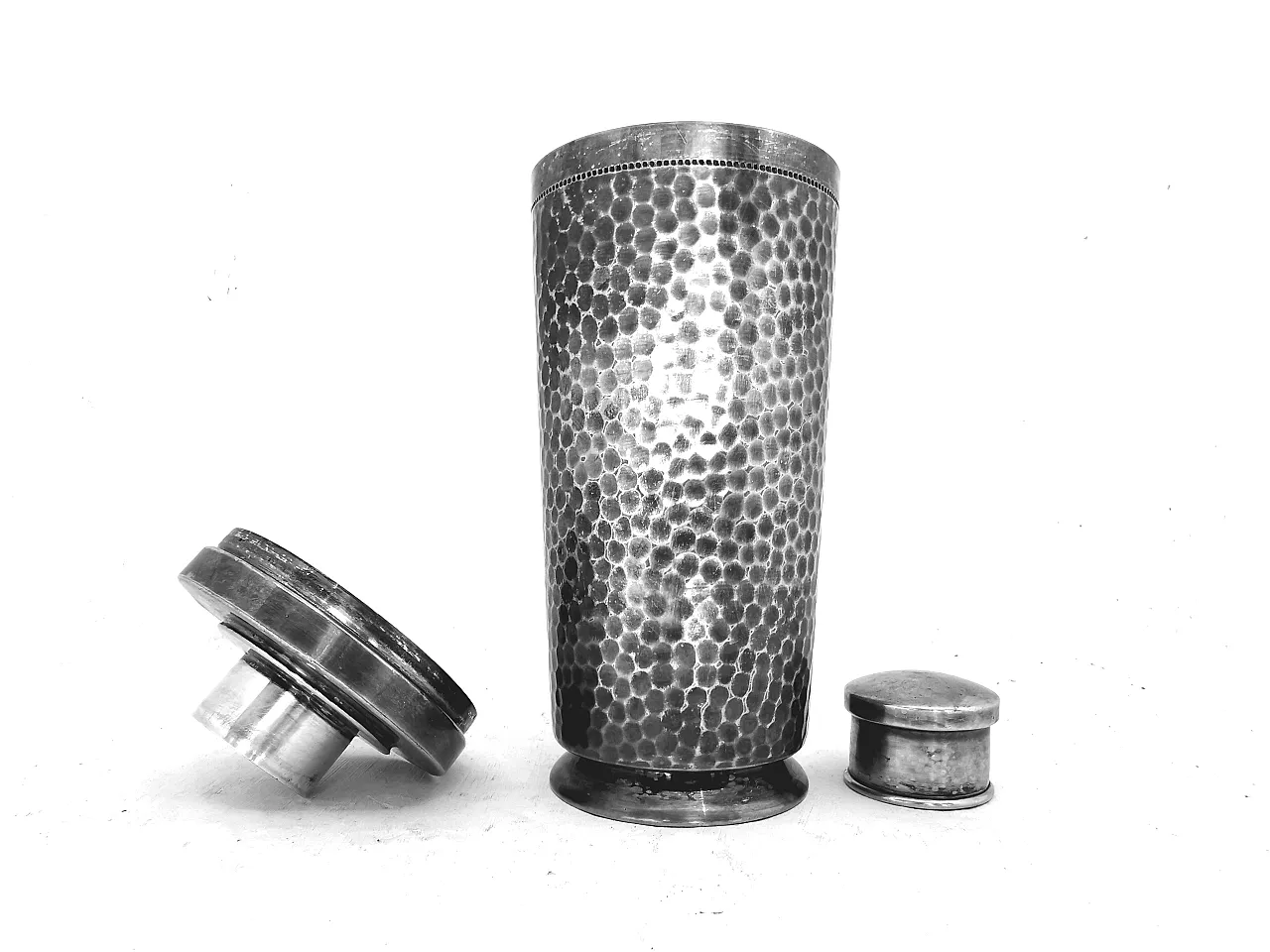 Macabo Cusano Milanino Italy fine sheker hammered by Aldo Tura, 1970s 3