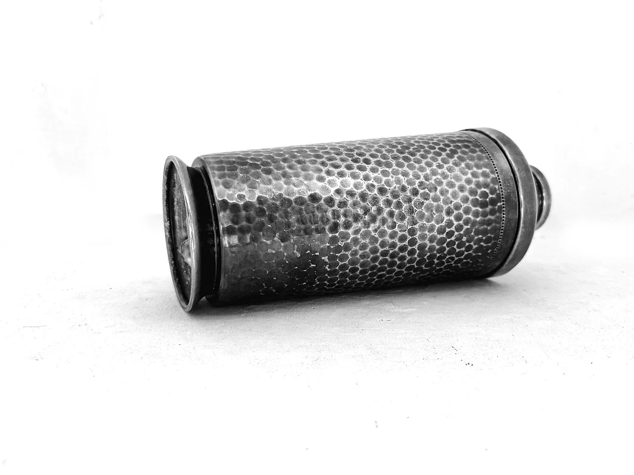 Macabo Cusano Milanino Italy fine sheker hammered by Aldo Tura, 1970s 4