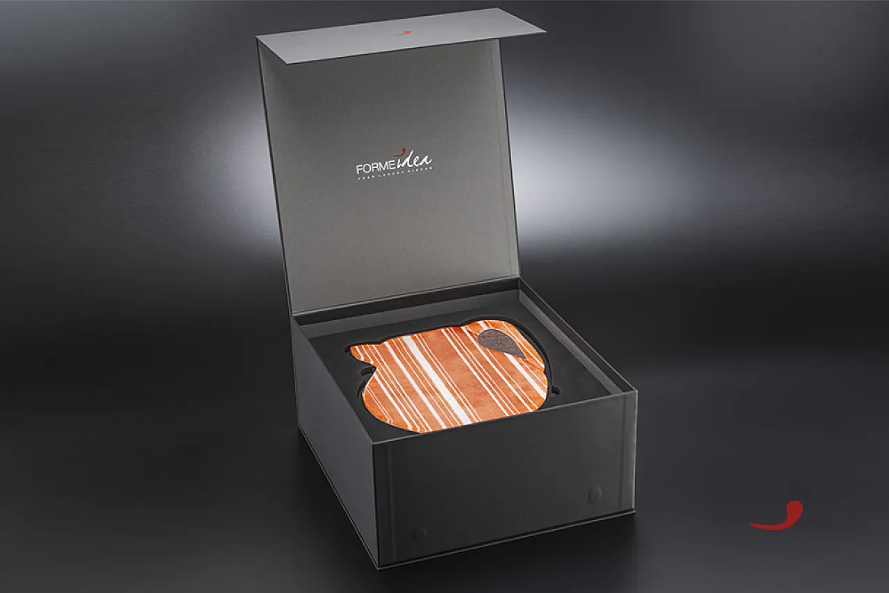 Red and White Glass Fusion Vase Italian craftsmanship, 2000s 7