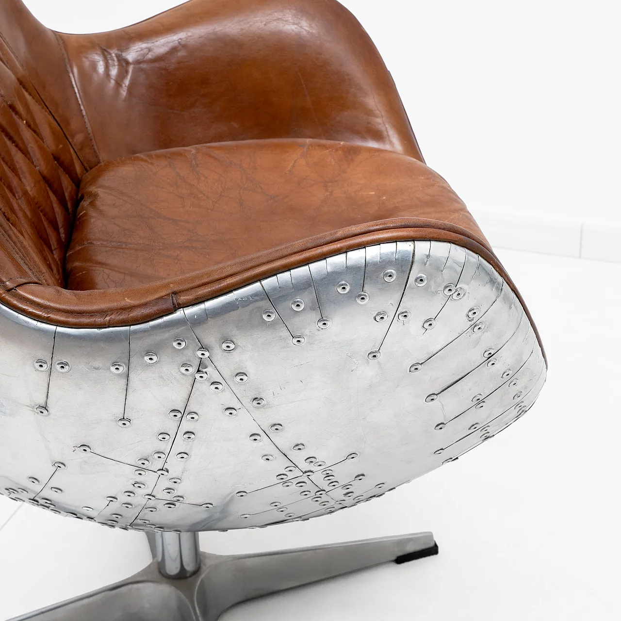 Mid-century Aviator Tomcat Egg chair, leather and metal, 1970s 7