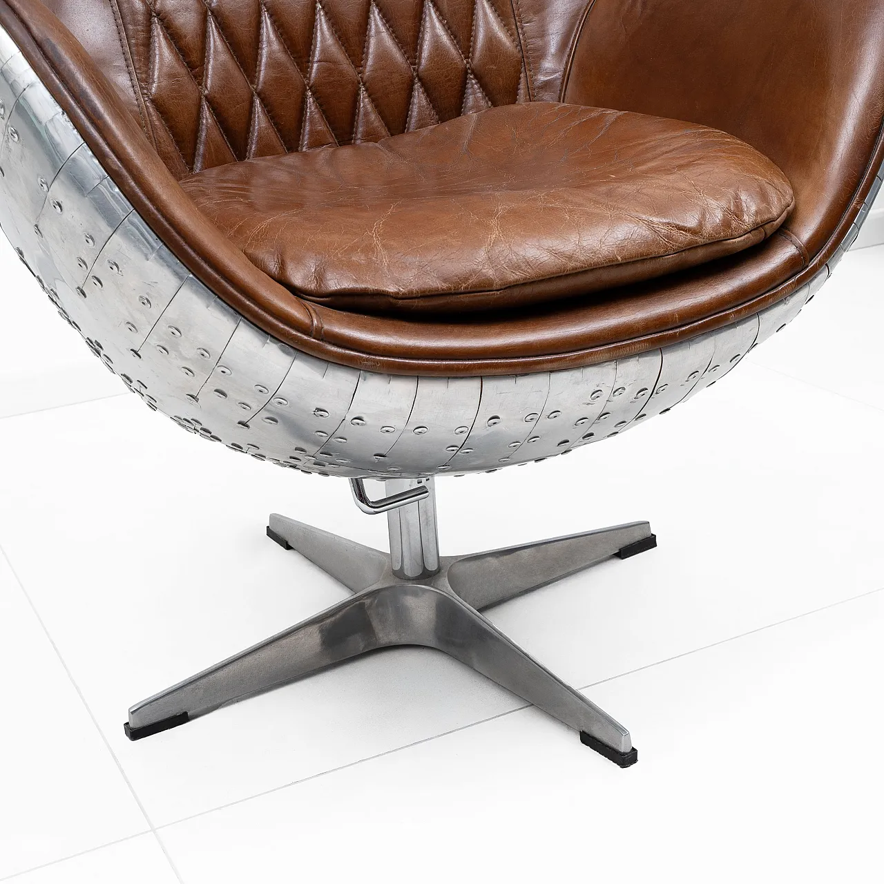 Mid-century Aviator Tomcat Egg chair, leather and metal, 1970s 10