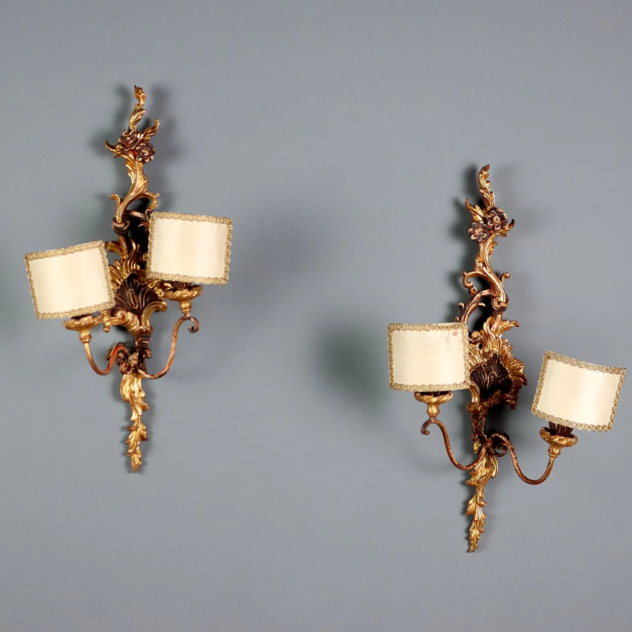 Pair of gilded wood appliques, early 20th century 1