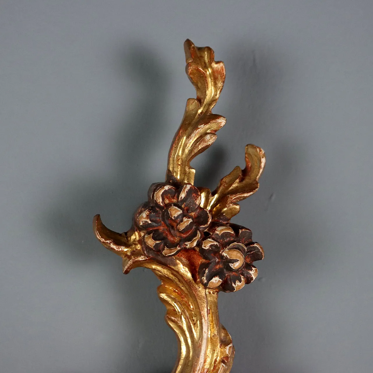 Pair of gilded wood appliques, early 20th century 3