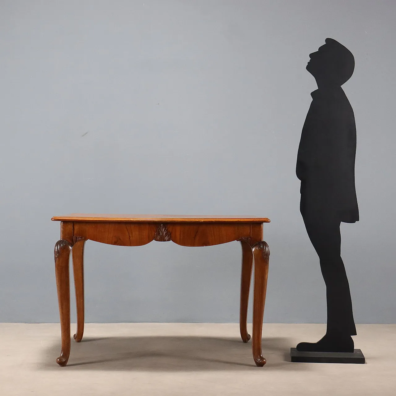 Walnut table, early 20th century 3