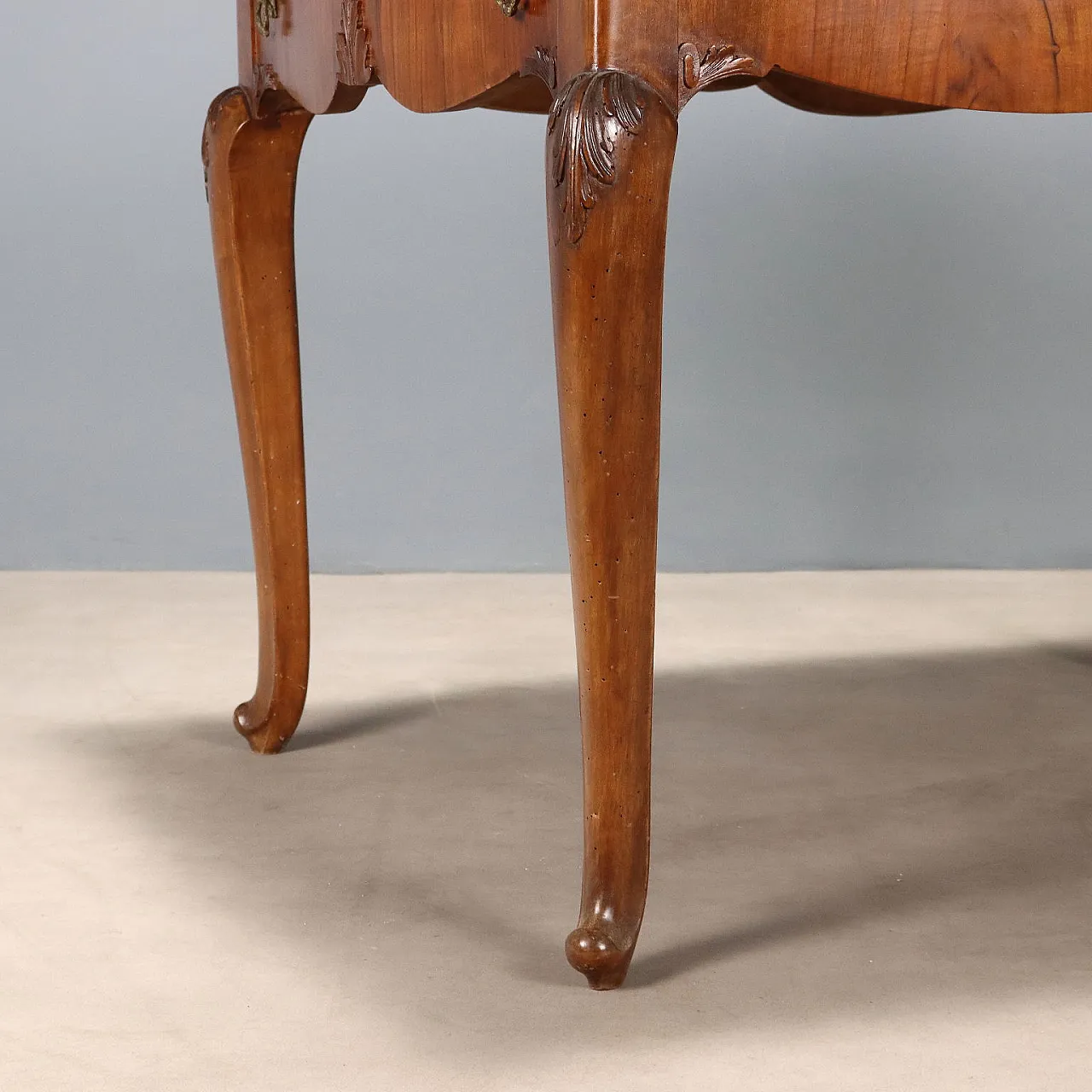 Walnut table, early 20th century 7