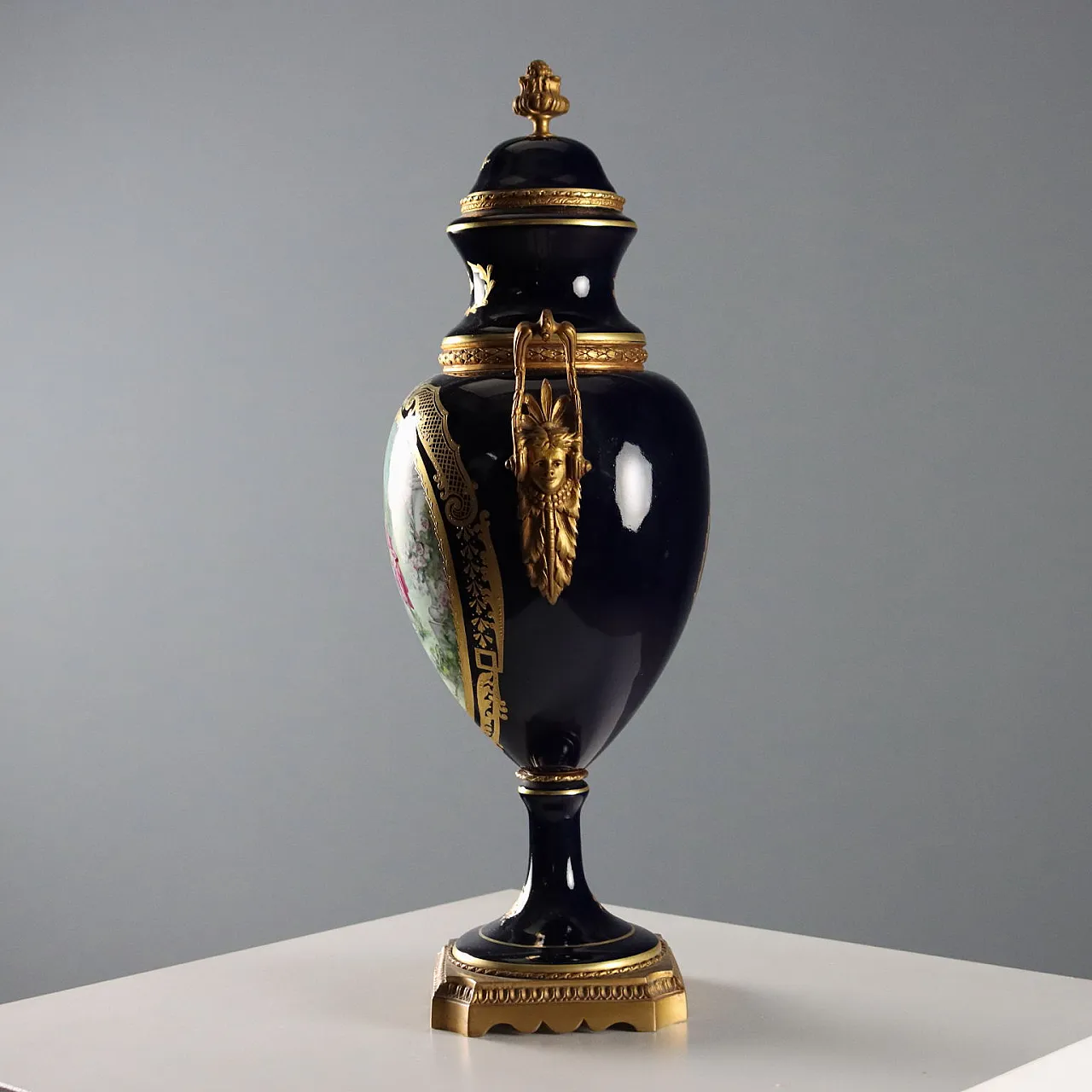 Vaso in porcellana di Sèvres, '900 7