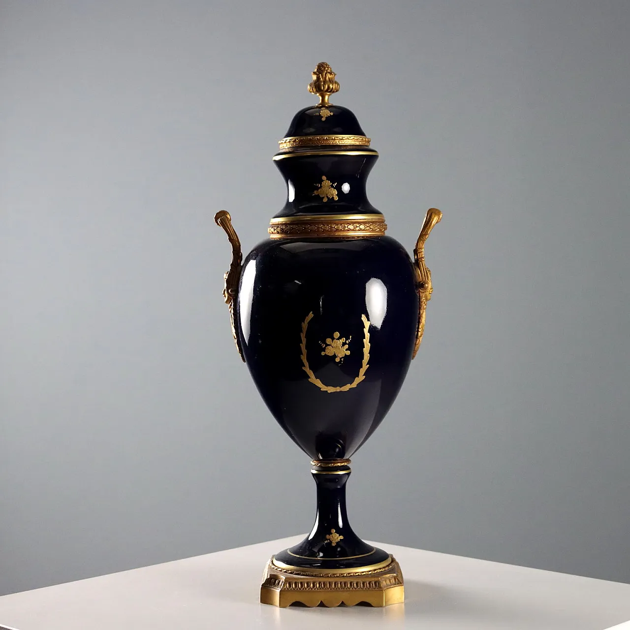 Vaso in porcellana di Sèvres, '900 9