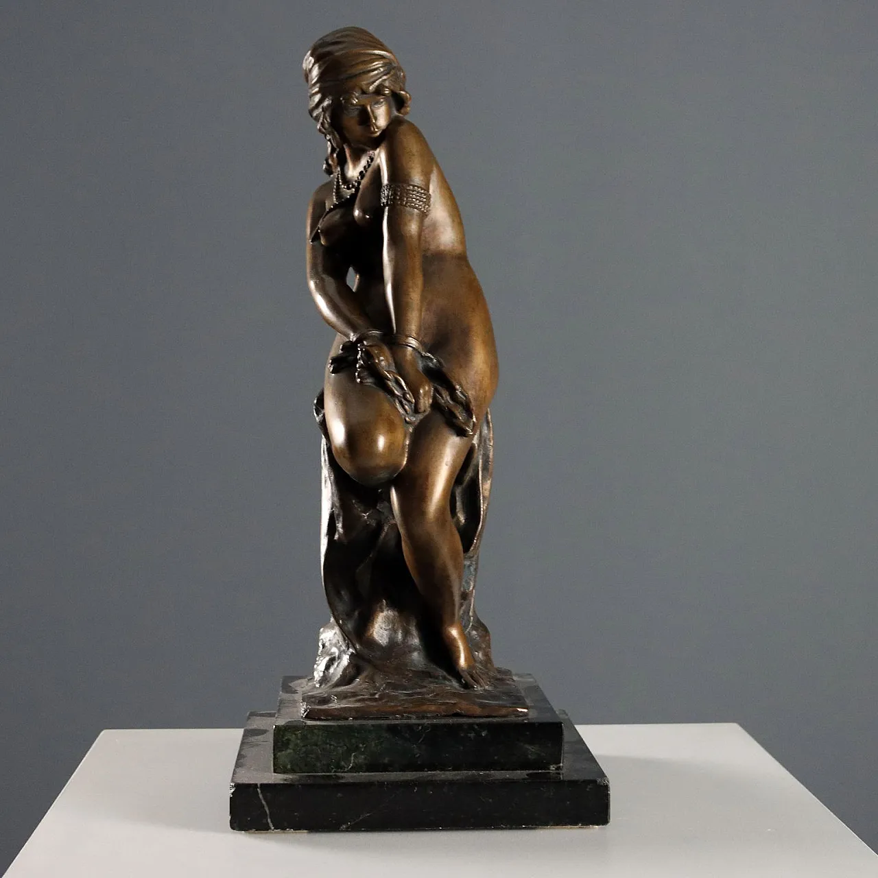 Slavebronze sculpture with marble base, 20th century 1