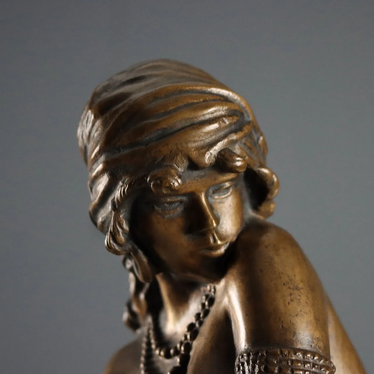 Slavebronze sculpture with marble base, 20th century 3